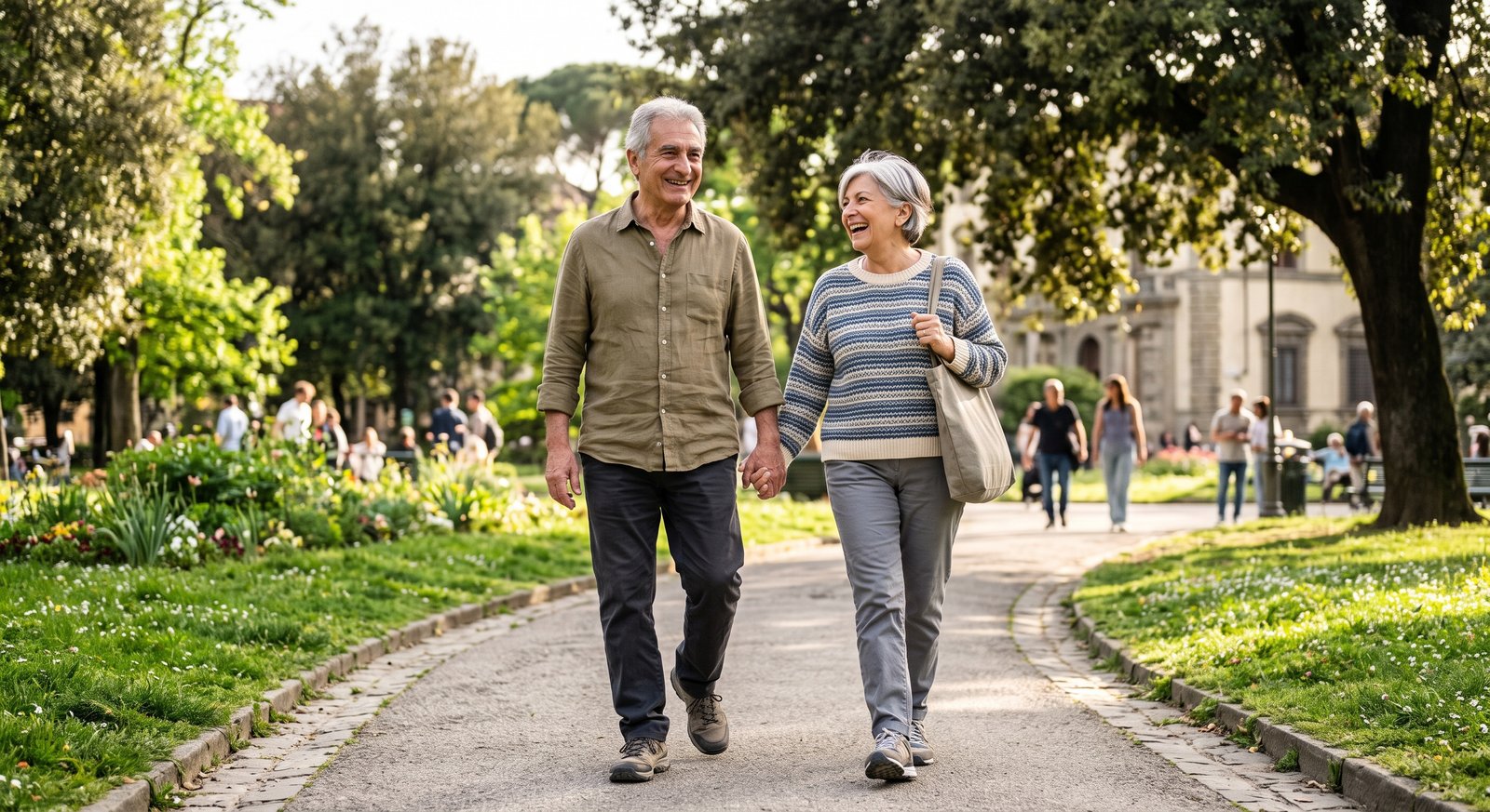 Coppia felice e attiva al parco